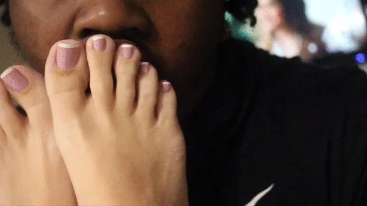 Innteracial Foot worship Staring FootFetishBlonde