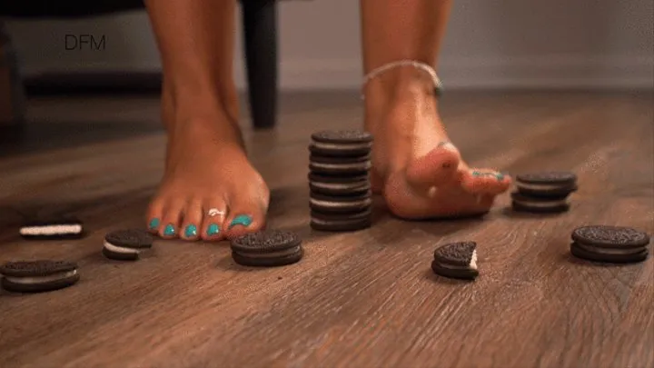 Eyecandytoes destroy oreos