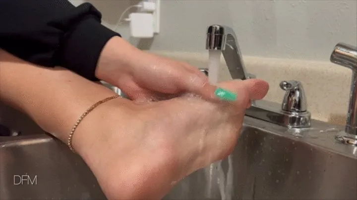 "Sole Washing Mint French Tips With eyecandytoes"