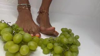 "Natural ASMR Grape Smash" Starring Magikal Queen