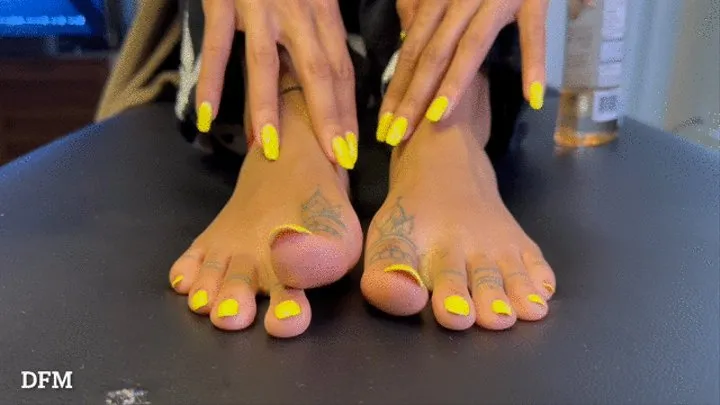 "Za Sunny Yellow Oily Feet" starring ZaFeetllc