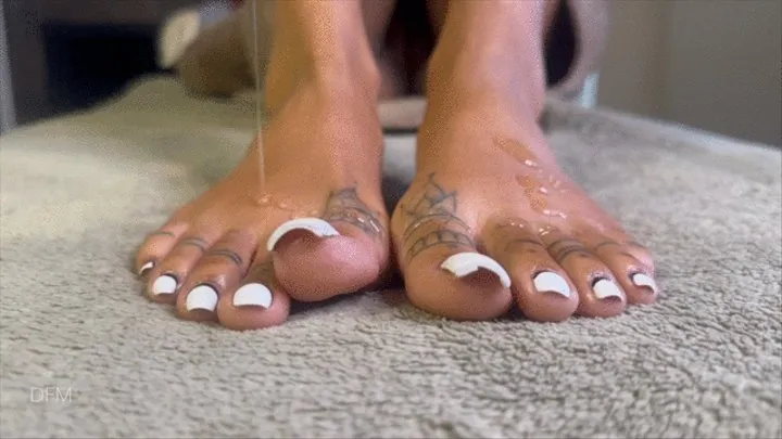 “Pink Hair Goddess Za Oily Toes”