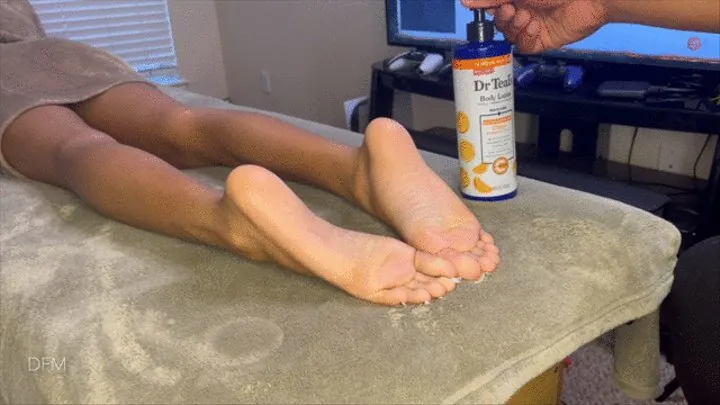 “Pink Hair Goddess Za Oily Soles foot massage”