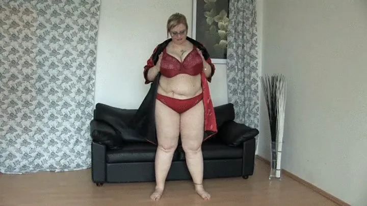 FIRST VIDEO AND SOLITARY PLEASURE FOR BBW SLUT