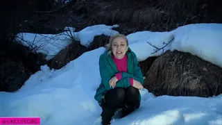 Peeing naked in the snow