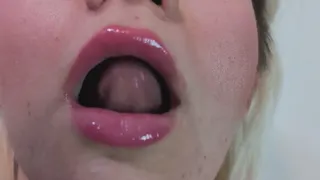 TONGUE FLUTTERS | Marilyn