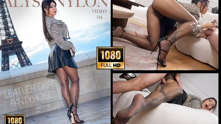 231 ALYSA NYLON SE FAIT BAISER EN COLLANT NYLON ET JUPE EN CUIR