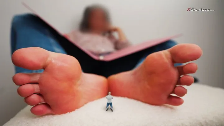 Giantess Ella - Roommate Foot Massage