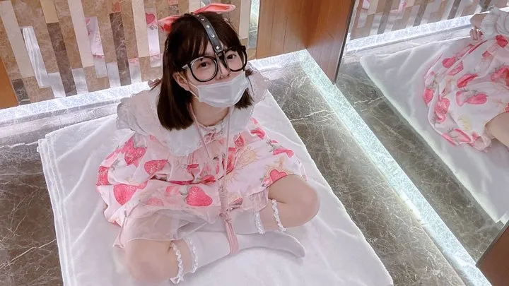 Japanese Girl Tied in Rope and Rides Public Elevator!