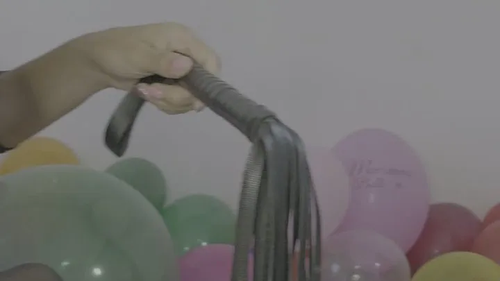 Marianna BDSM destroys all her balloons