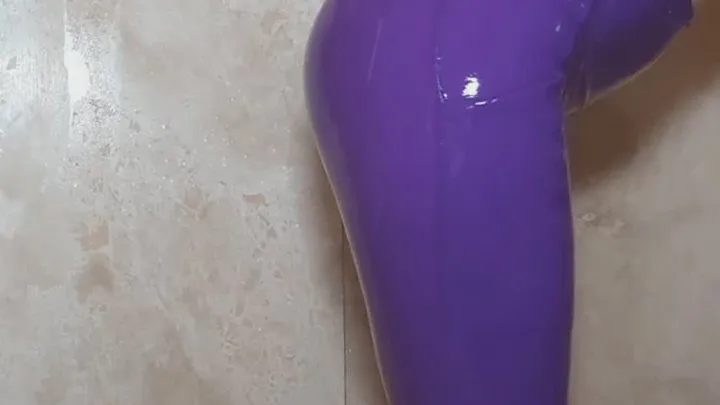 Wet Lulu Leggings in the Shower