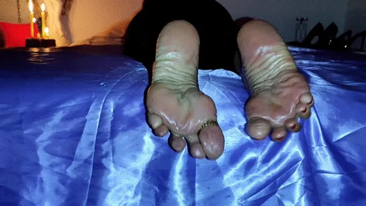 With a lot of oil and candlelight the best wrinkled soles and pronounced arches (1)