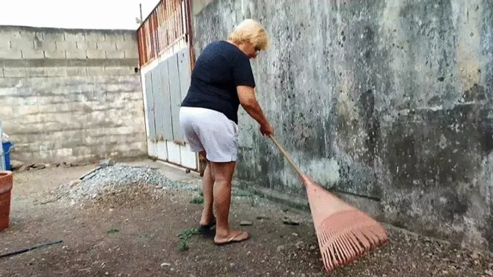 Scratching my itchy feet while sweeping my backyard (1)