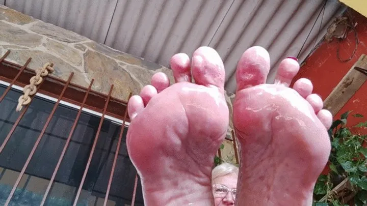 Angelin's wrinkled soles in front of your face (1)