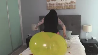 Haydies big balloon popping