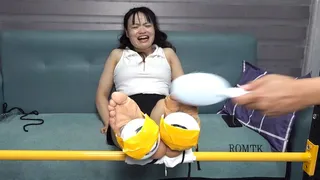 A girl who is super ticklish, torment her soles with a massager, drives her crazy