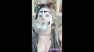 Juggalette Clowngirl Bubblegum Chewing, Blowing, Popping