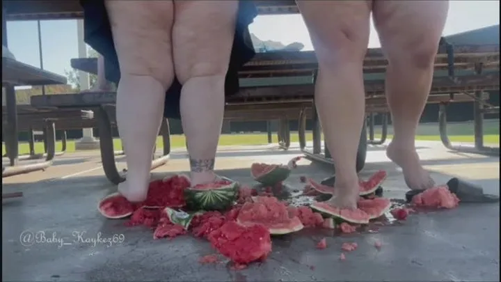 2 BBWs smash watermelon w their wide feet