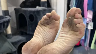 Lola's filthy feet picture preview!