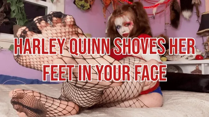 Harley Quinn Teases you with her Ass and Feet in Fishnets