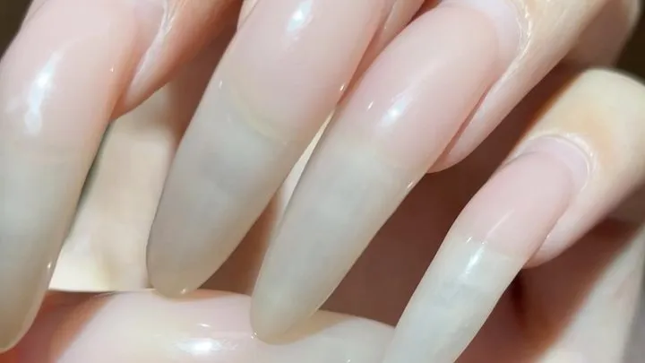 #107 - Close up long shiny nail beds