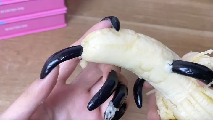 #118 - Black long claws on banana