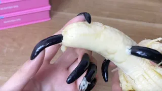 #118 - Black long claws on banana