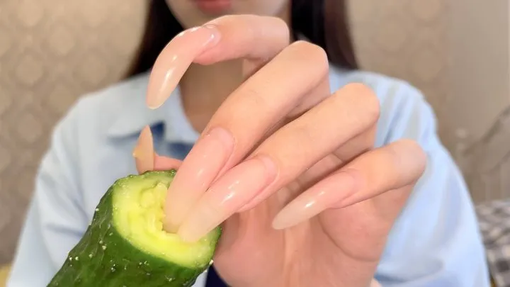 #46 - Measuring nails and scratching cucumber