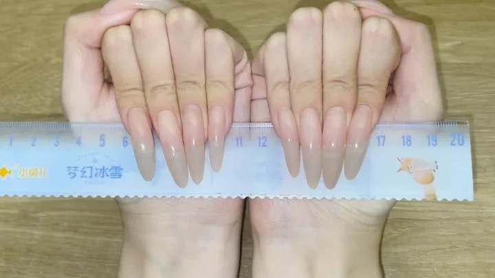 #77 - Bright shiny nails measuring