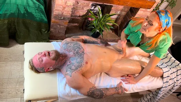 Sensual oil massage ends in 69 happy ending (Second angle)