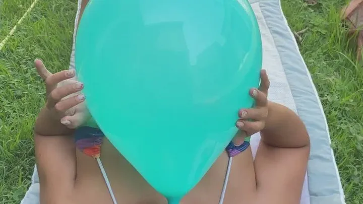 Look how a big blow can make my balloons pop... blow2p y Sip2p