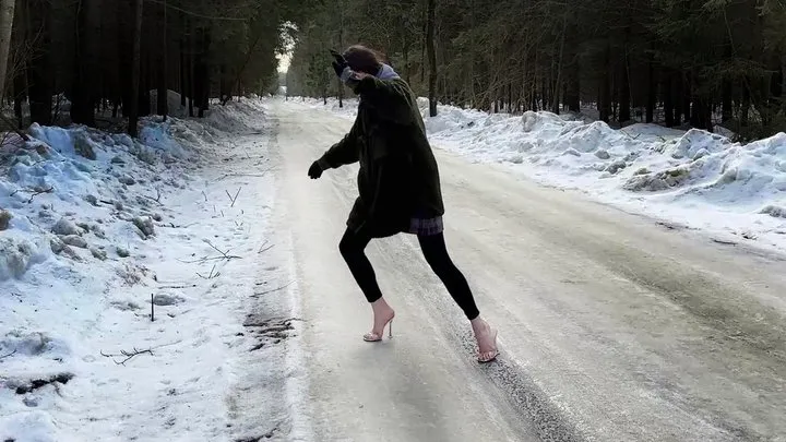 High Heels Mules on ice, Sandals on ice, Slippery high heels on ice, Mules on ice, Girl walking on ice