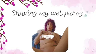 Shaving my wet pussy