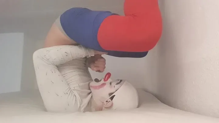 Clown Cumming in own mouth and swallowing his own sperm