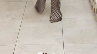 CAKE SMASHING WITH FEET