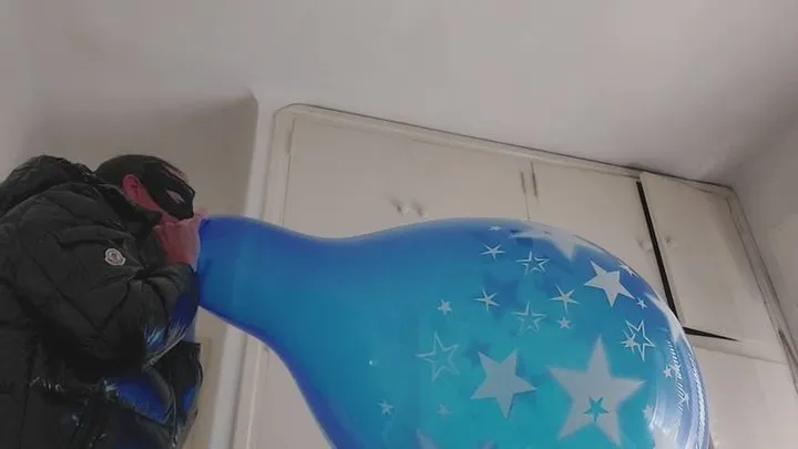 Huge blue balloon (no pop)