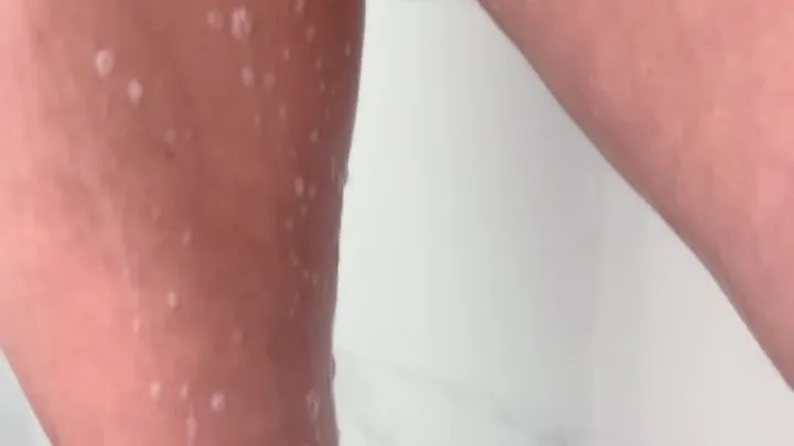 Pussy and armpit shaving in the shower